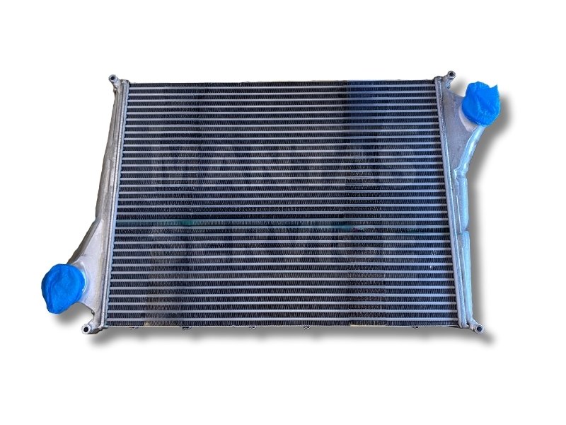VOLVO CHARGE AIR COOLER 21621395 NEW ORIGINAL - MANTAS SERVICE | New Original spare parts for Trucks, Buses, Construction Equipment, Marine & Industrial